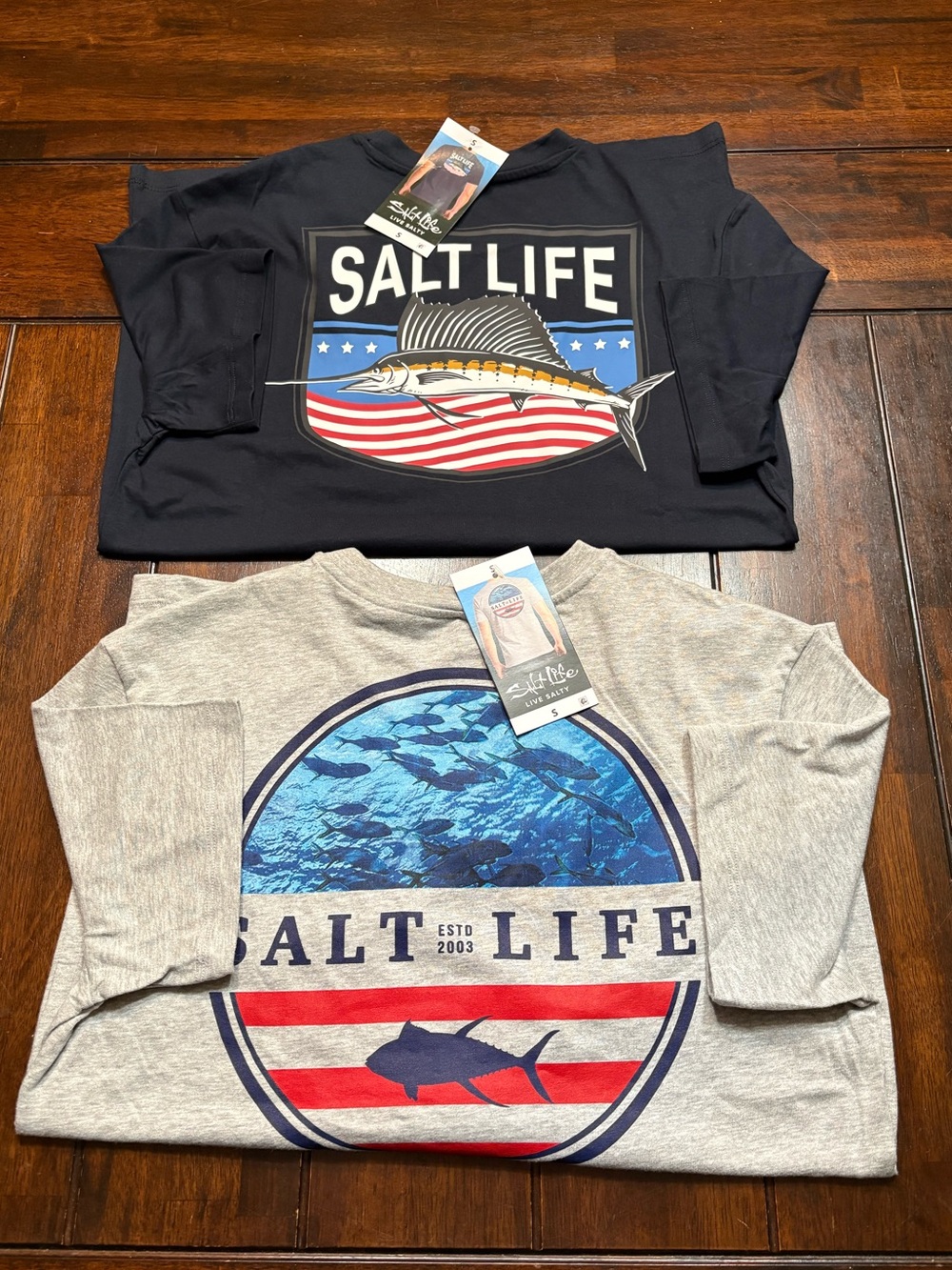 Men’s Salt Life T-Shirt Bundle, Size Small
Navy Blue & Grey